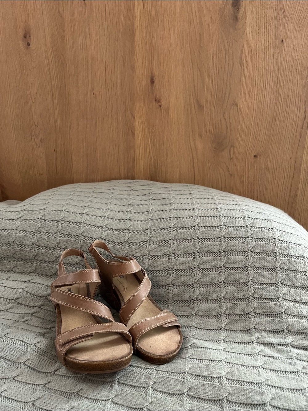 CLARKS Open-Toe Strappy Sandals
